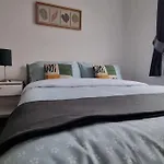 Be Our Guest! Stylish-central Location-comfy-cosy Апартаменти