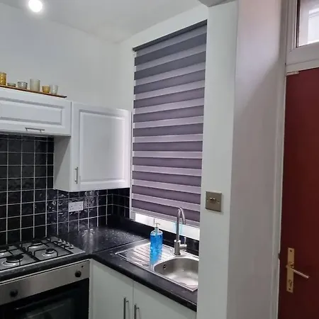 Be Our Guest! Stylish-free Parking-central Location Apartment