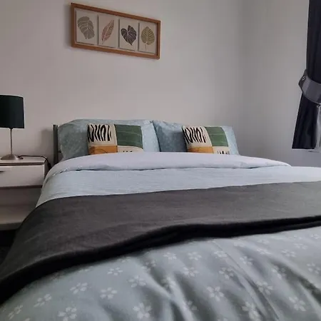 Be Our Guest! Stylish-free Parking-central Location Apartment