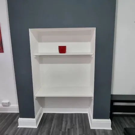 Be Our Guest! Stylish-free Parking-central Location Apartment