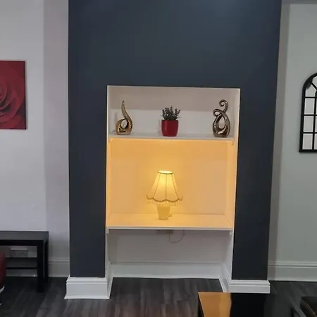 Apartment Be Our Guest! Stylish-free Parking-central Location