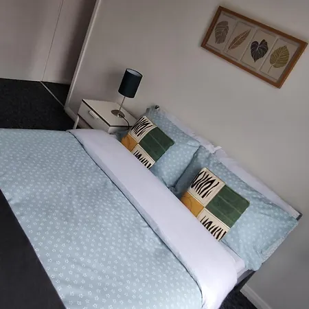 Be Our Guest! Stylish-free Parking-central Location Apartment *