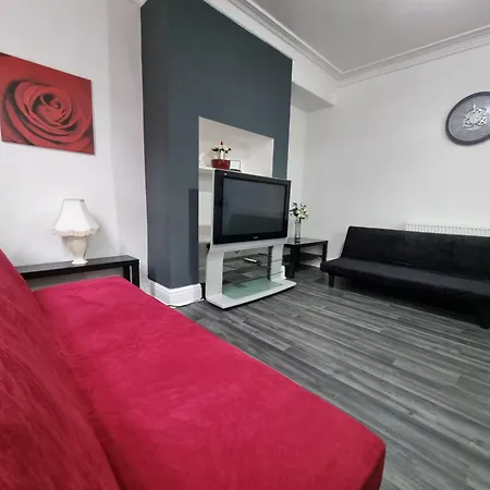 Apartment Be Our Guest! Stylish-free Parking-central Location