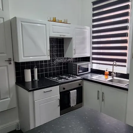 Be Our Guest! Stylish-free Parking-central Location Apartment